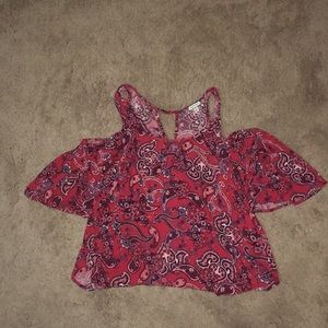 Fun pattern cut out shoulder shirt!